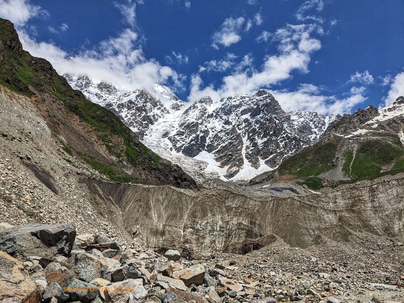 Zum Gletscher des Schchara