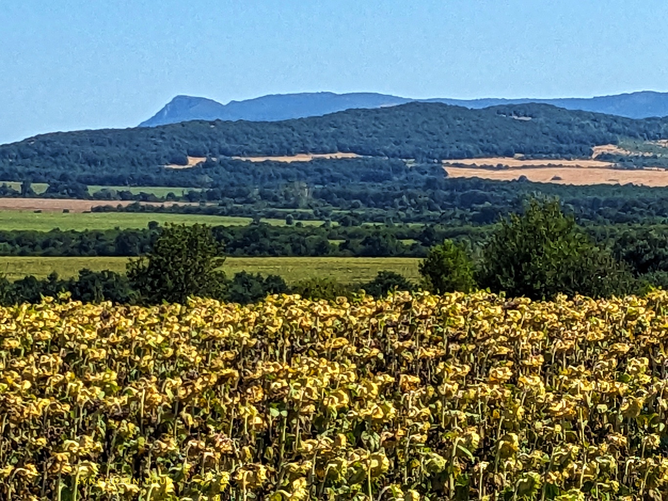 Wasserfälle und blaue Berge